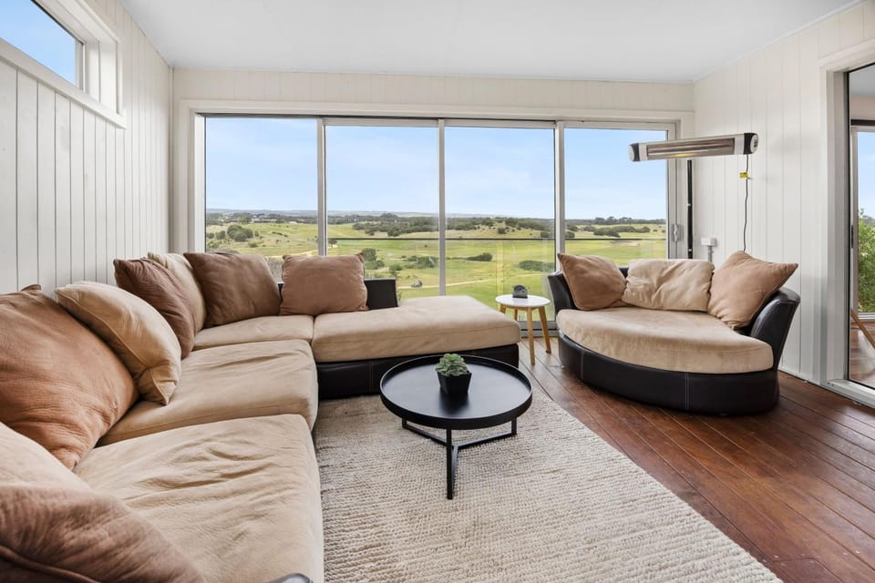 Outlook at Moonah Golf & Spa Retreat House in Fingal