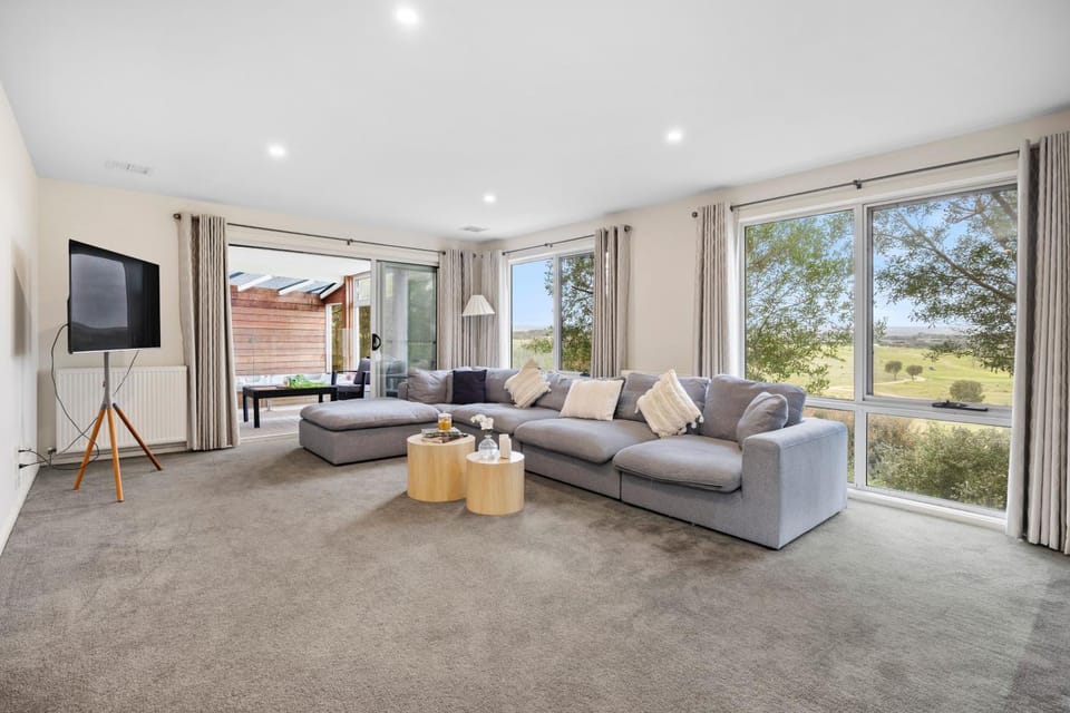 Outlook at Moonah Golf & Spa Retreat House in Fingal
