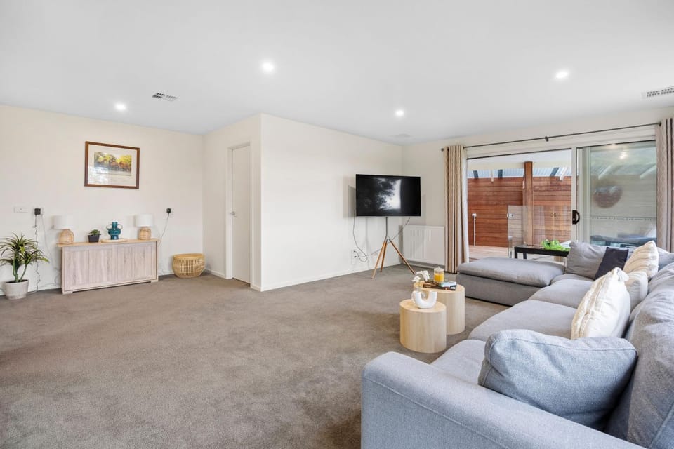 Outlook at Moonah Golf & Spa Retreat House in Fingal