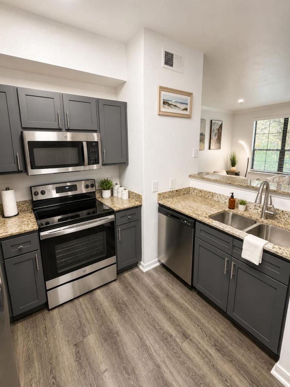 Resort-Style 1BR Pool Gym & Movie Theater6 Apartment in The Woodlands
