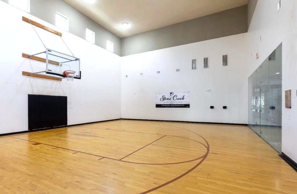Resort-Style 1BR Pool Gym & Movie Theater6 Apartment in The Woodlands