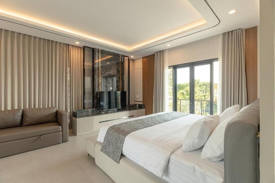 Modern Luxury New 3 Bedrooms Villa tumbak bayuh Villa in North Kuta