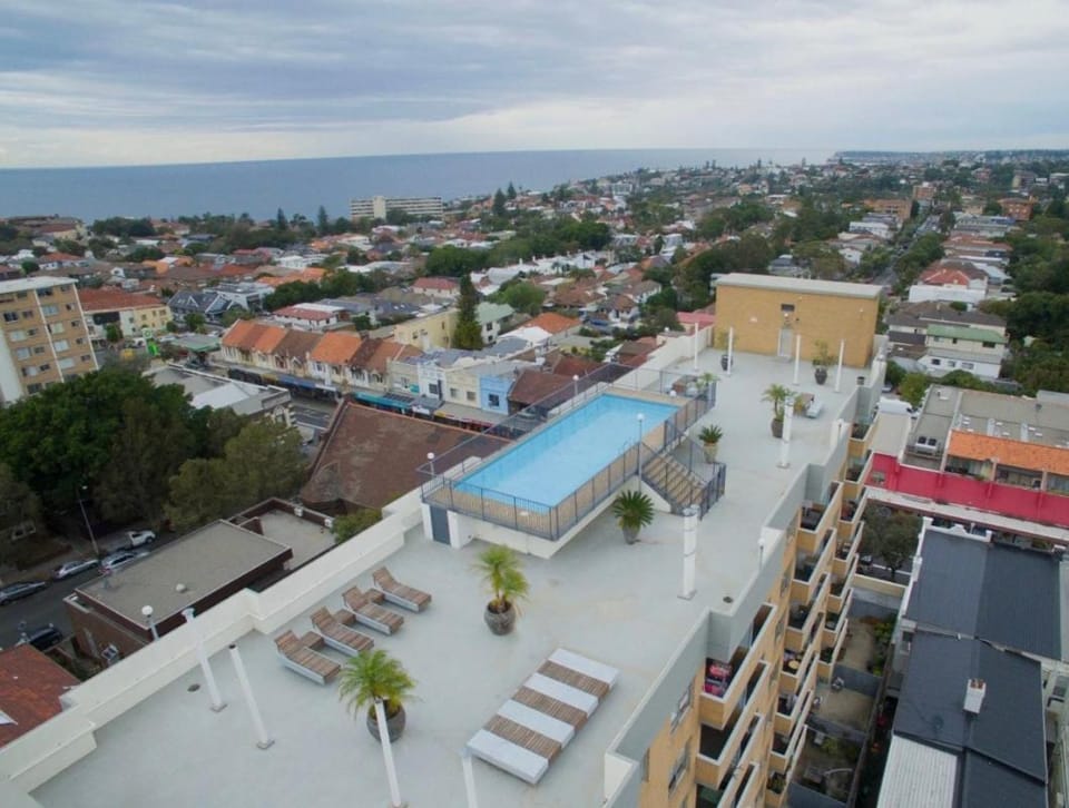 Natural landscape, Pool view, Sea view, Swimming pool, Location, sunbed