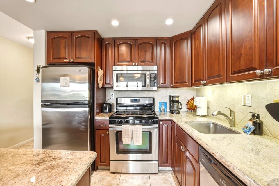 Coffee/tea facilities, Kitchen or kitchenette, dishwasher, stove