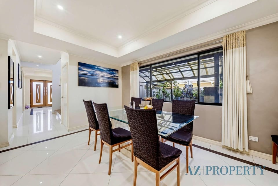 4BR Spacious & Stylish Bayswater Accommodation House in Bayswater