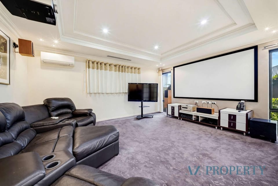 4BR Spacious & Stylish Bayswater Accommodation House in Bayswater