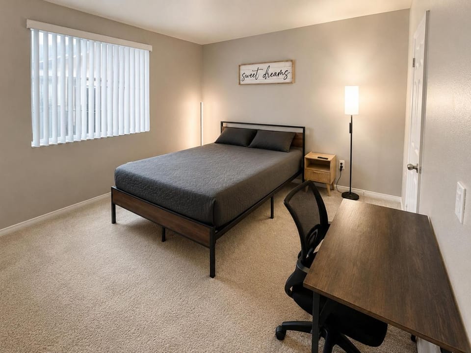 Bed, Photo of the whole room, Bedroom