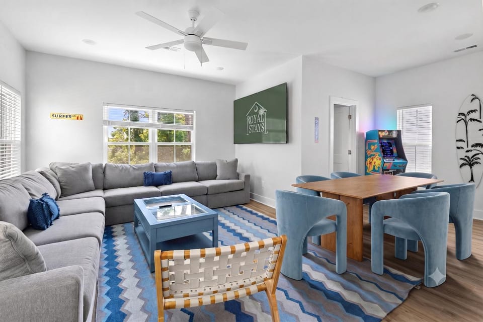 Hang Ten House- 2.5 Blocks to Beach- Pet Friendly House in Myrtle Beach