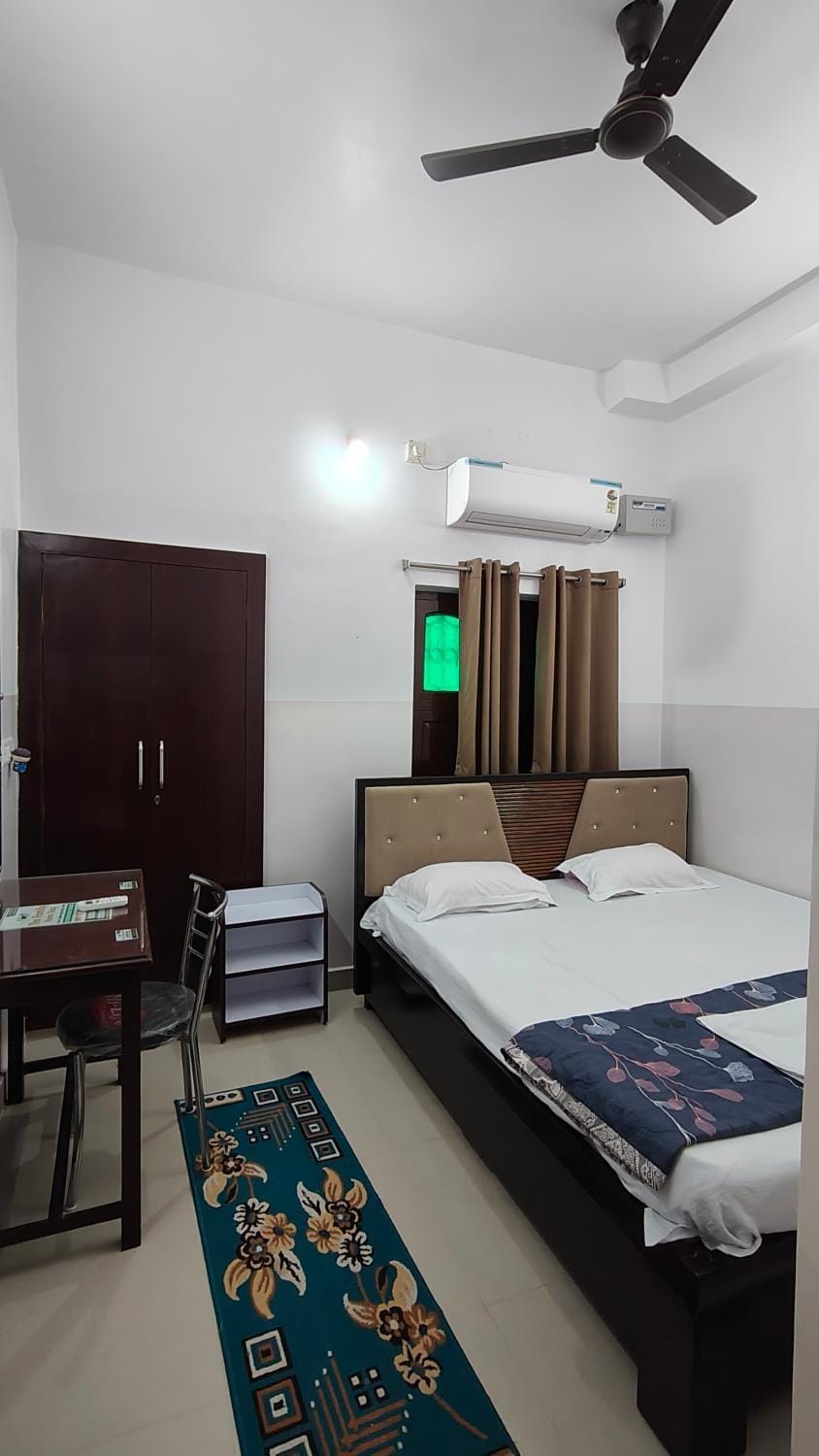 Bed, Bedroom, air conditioner