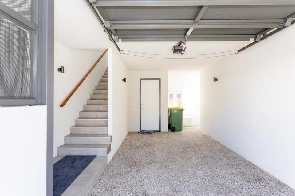 Floreat Studio Retreat, Near City & Beach, Free Parking House in Perth