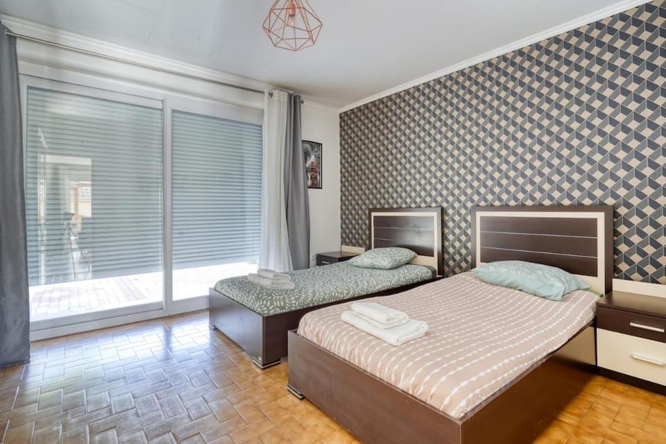Exceptional villa near Paris with terrace and garden House in Drancy