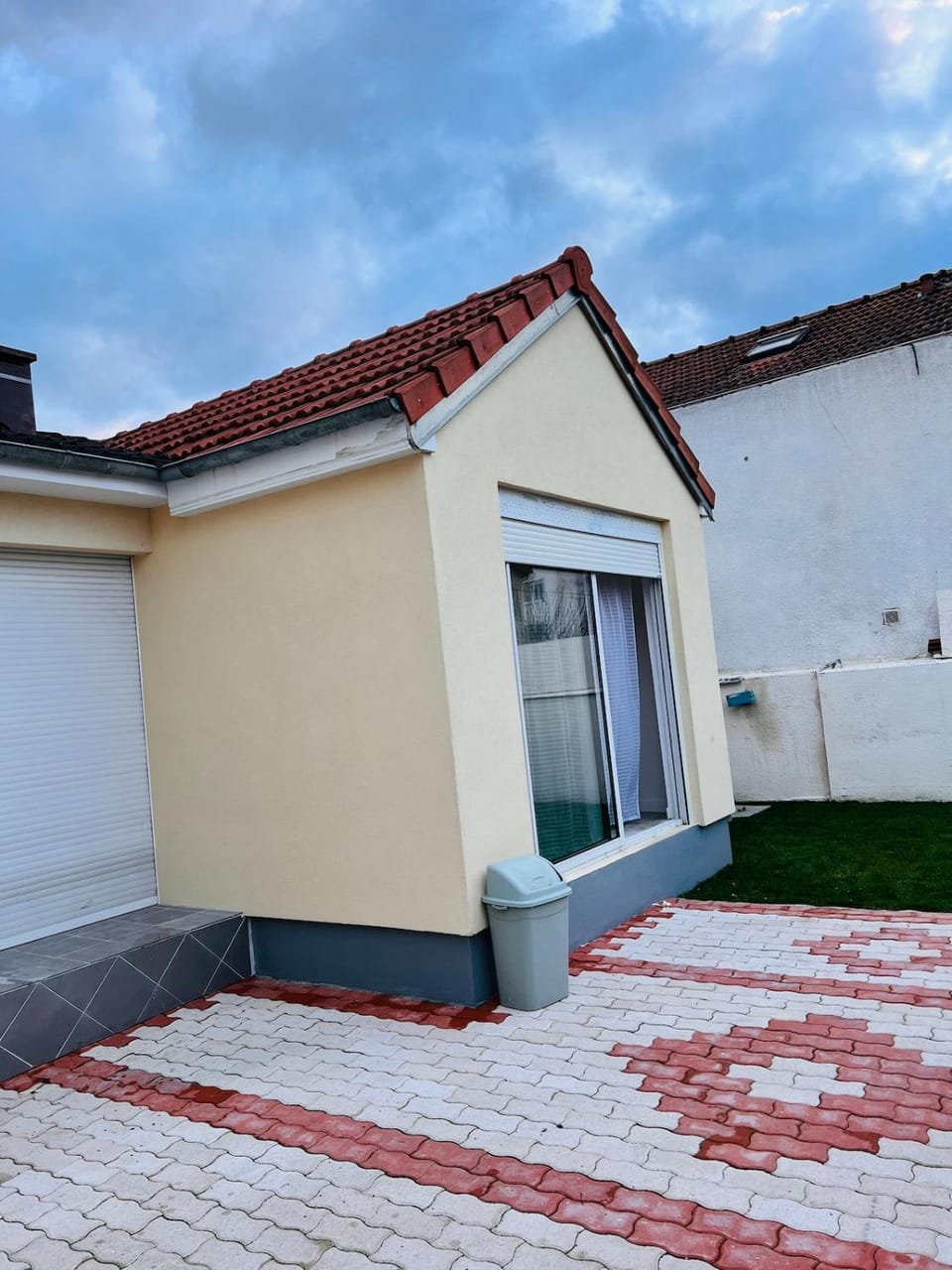 Exceptional villa near Paris with terrace and garden House in Drancy