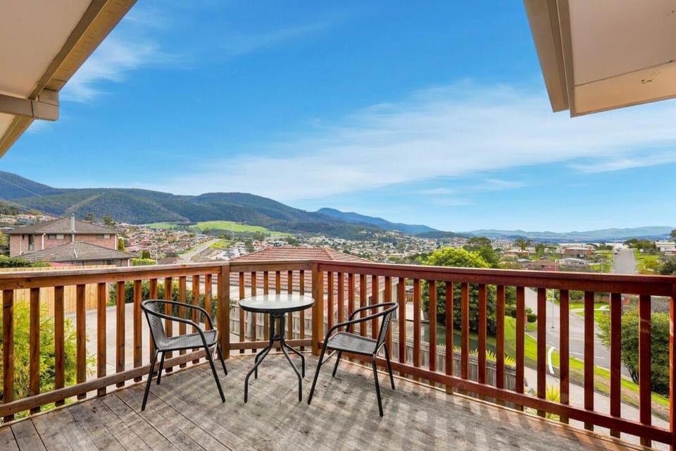 Patio, Day, Natural landscape, View (from property/room), Balcony/Terrace, Mountain view