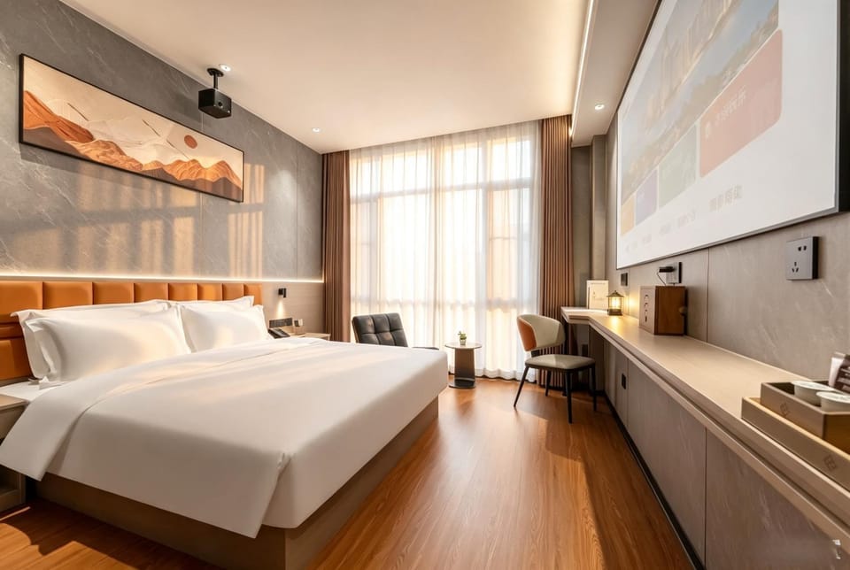 Bed, TV and multimedia, Living room, Photo of the whole room, Seating area, Bedroom