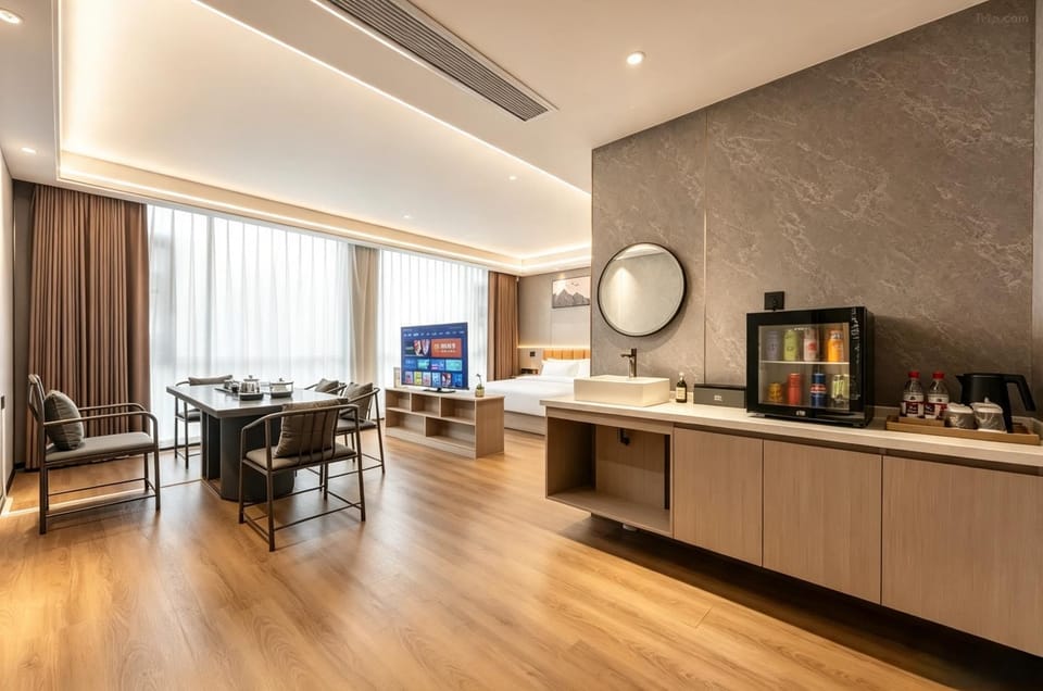 TV and multimedia, Living room, Seating area, Dining area, minibar