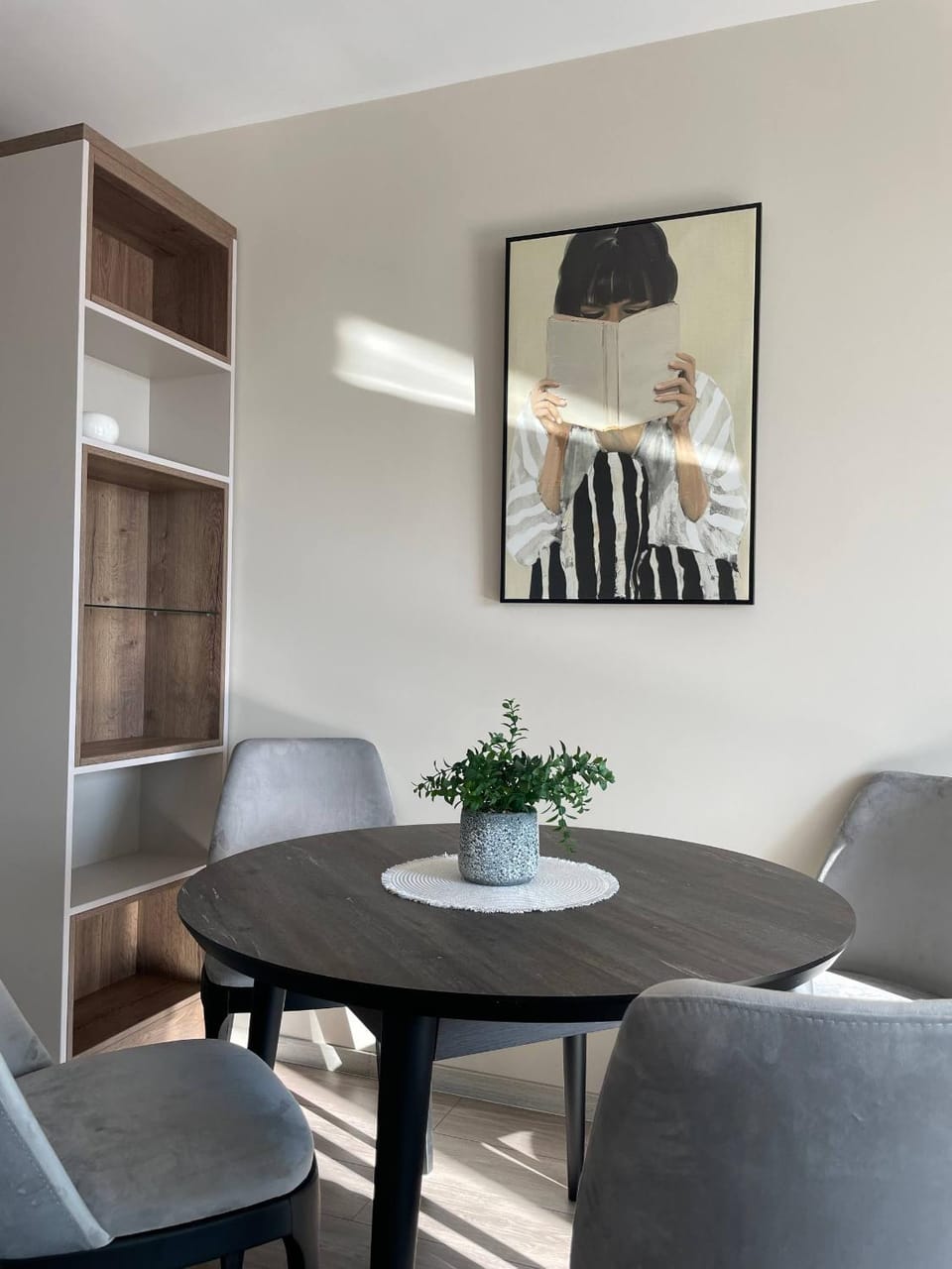 Living room, Breakfast