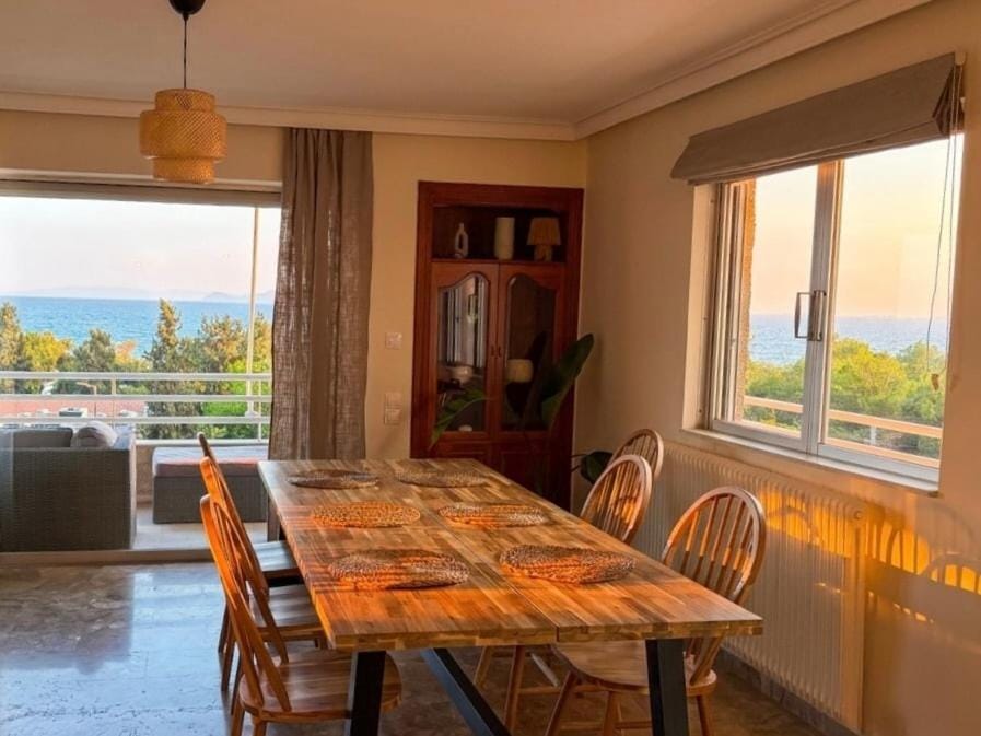 Panoramic Seafront Apartment- Flisvos Marina Apartment in South Athens