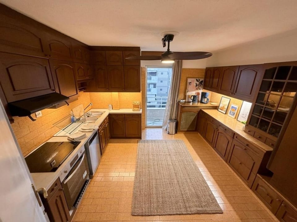 Panoramic Seafront Apartment- Flisvos Marina Apartment in South Athens