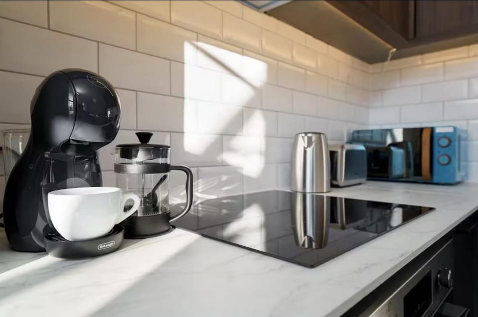 Coffee/tea facilities, Kitchen or kitchenette, minibar, stove, toaster