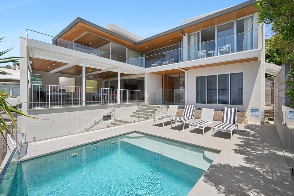 Property building, Balcony/Terrace, Swimming pool