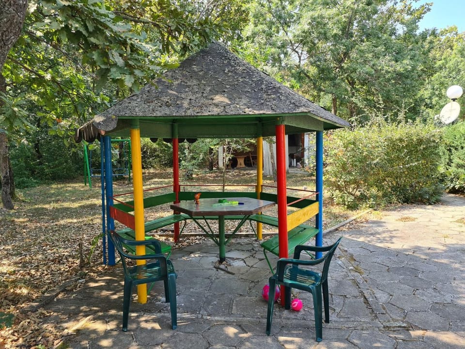 Къща за гости БРИЗ Bed and Breakfast in Burgas