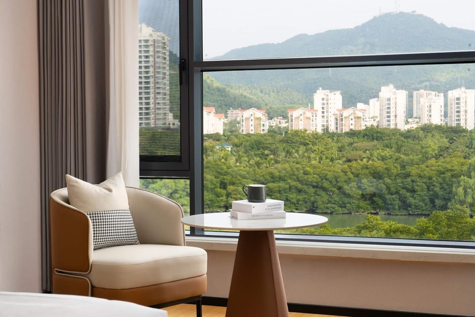 Day, Natural landscape, View (from property/room), Balcony/Terrace, Living room, Seating area, City view, Mountain view