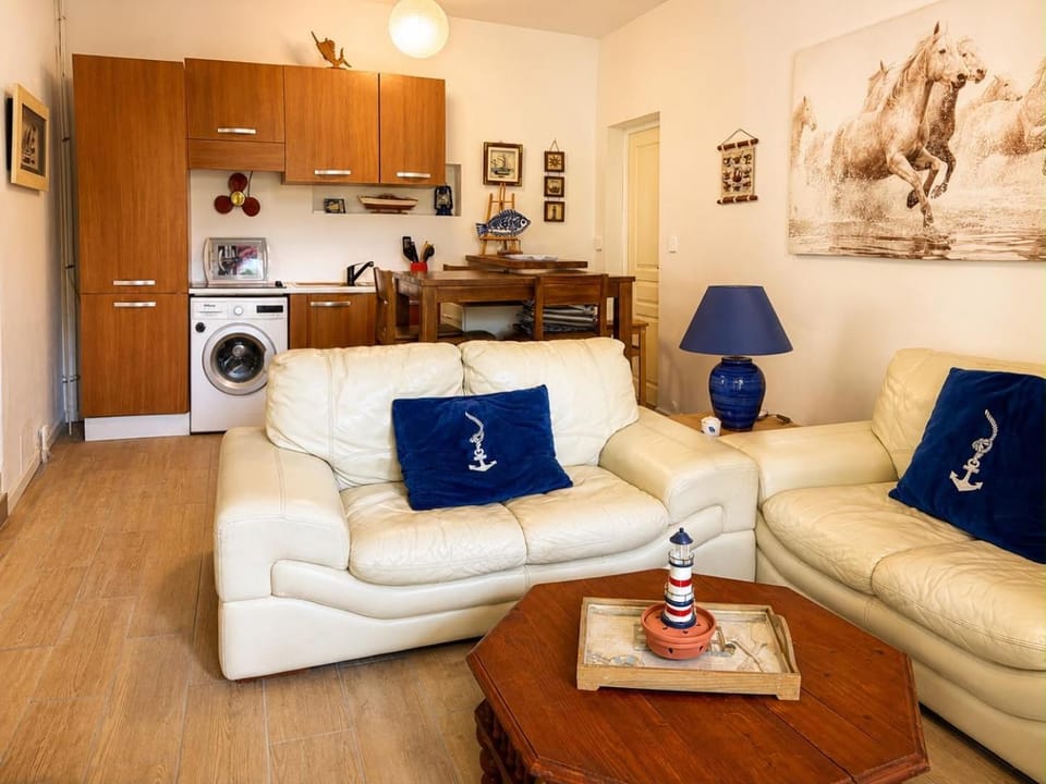 Kitchen or kitchenette, stove, washing machine