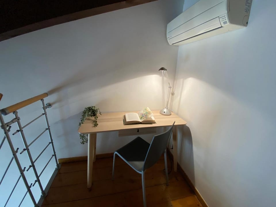 Seating area, heating, air conditioner