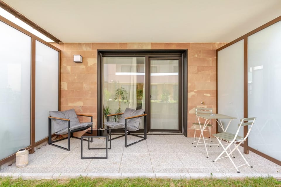 Cozy studio with private garden 500m from the center Apartment in Grand Est