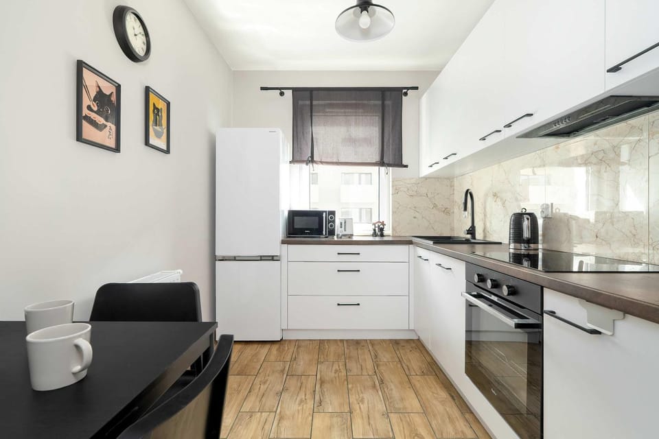 Coffee/tea facilities, Kitchen or kitchenette, stove