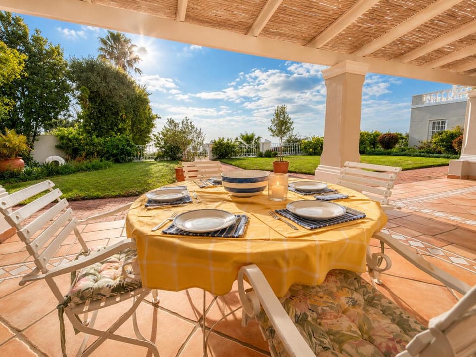 Patio, Spring, Day, Garden, Living room, Seating area, Dining area, Garden view