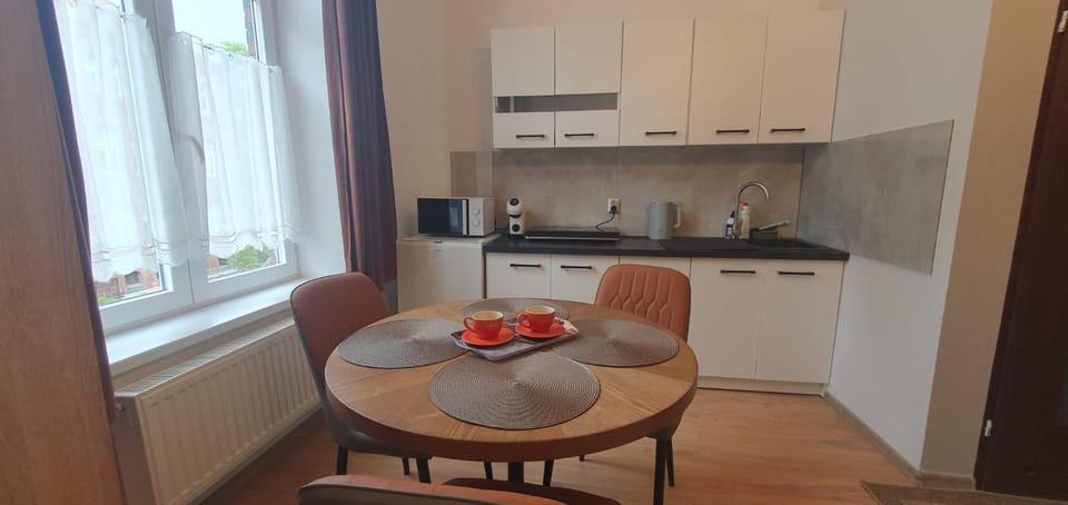 Coffee/tea facilities, Kitchen or kitchenette, stove, toaster