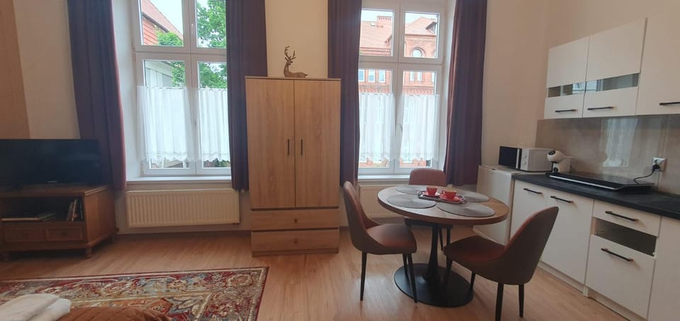 TV and multimedia, Coffee/tea facilities, Kitchen or kitchenette, stove, toaster