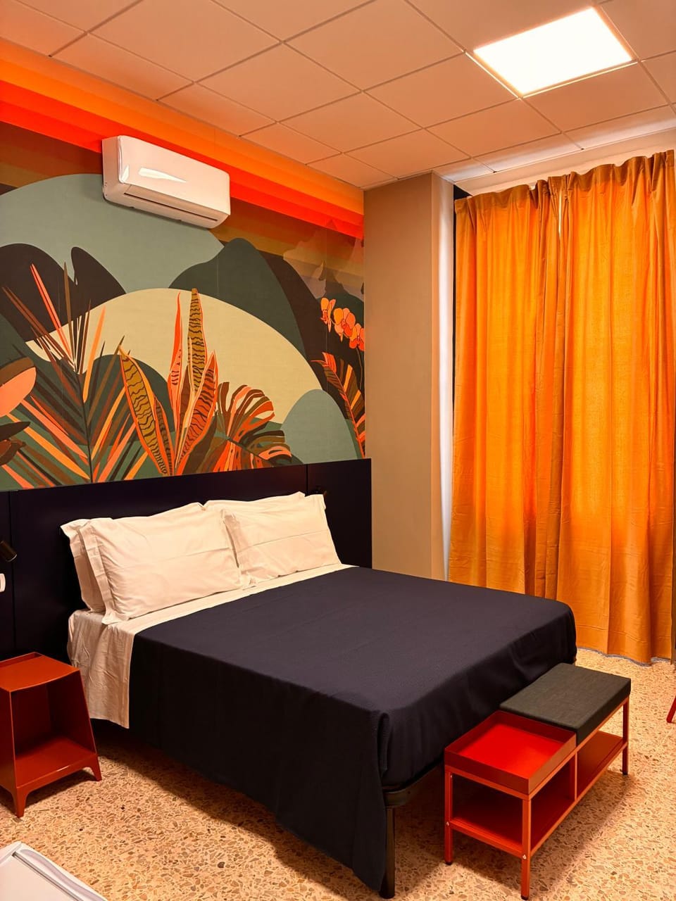 Bed, Photo of the whole room, Bedroom, air conditioner