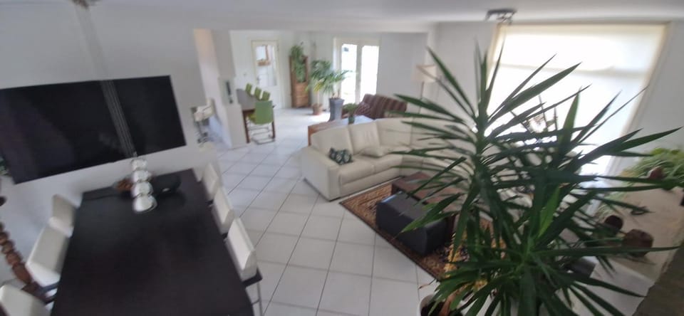 Communal lounge/ TV room, TV and multimedia, Living room, Seating area