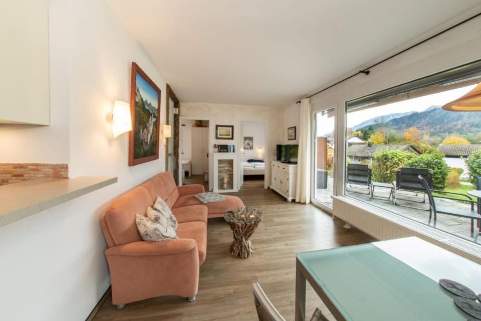 Ferienhaus mit Terrasse, Regendusche und Bergpanorama House in Fussen