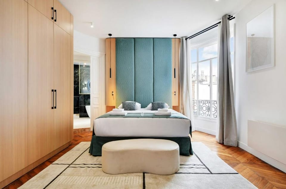 Bed, Photo of the whole room, Seating area, Bedroom, wardrobe