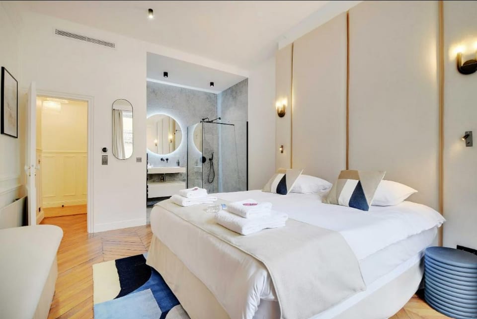 Bed, Bathroom, Photo of the whole room, Bedroom, towels, wardrobe