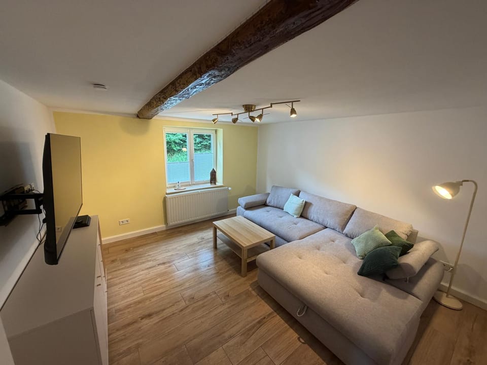 TV and multimedia, Living room, Photo of the whole room, Evening entertainment