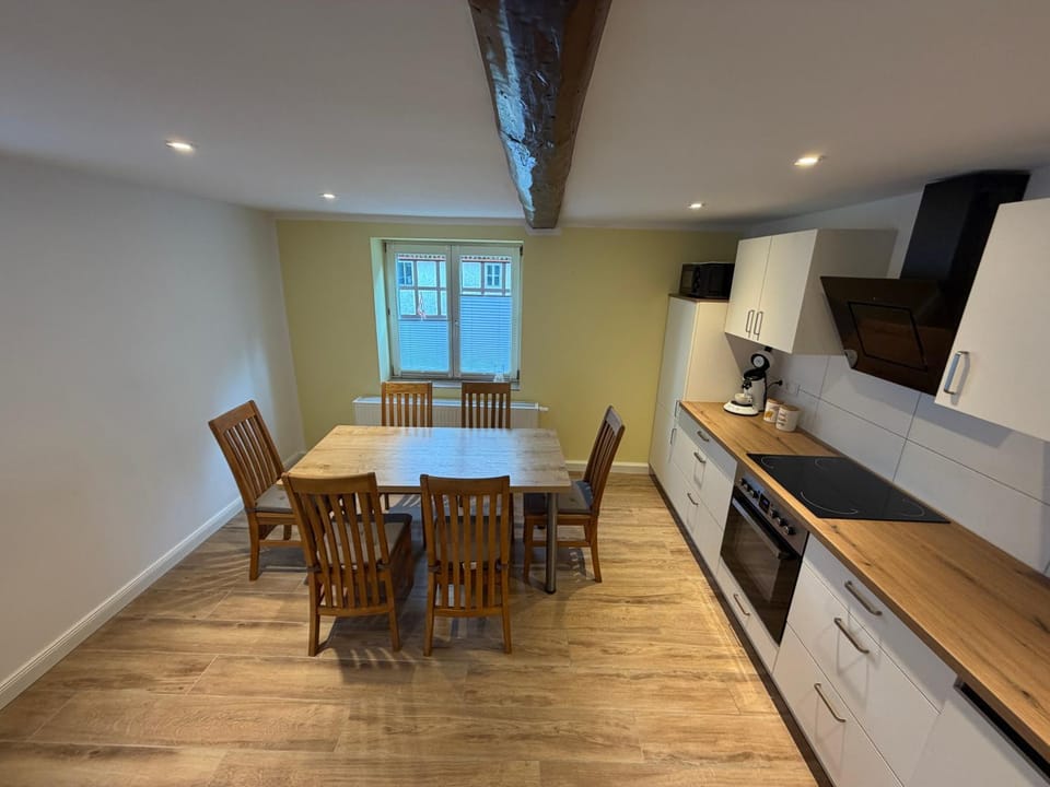 Kitchen or kitchenette, Dining area, stove