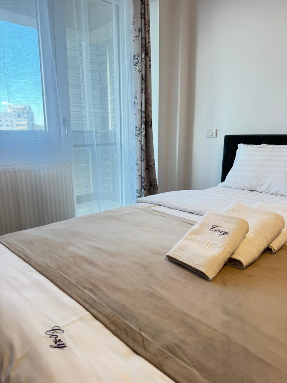Bed, Photo of the whole room, Bedroom, towels