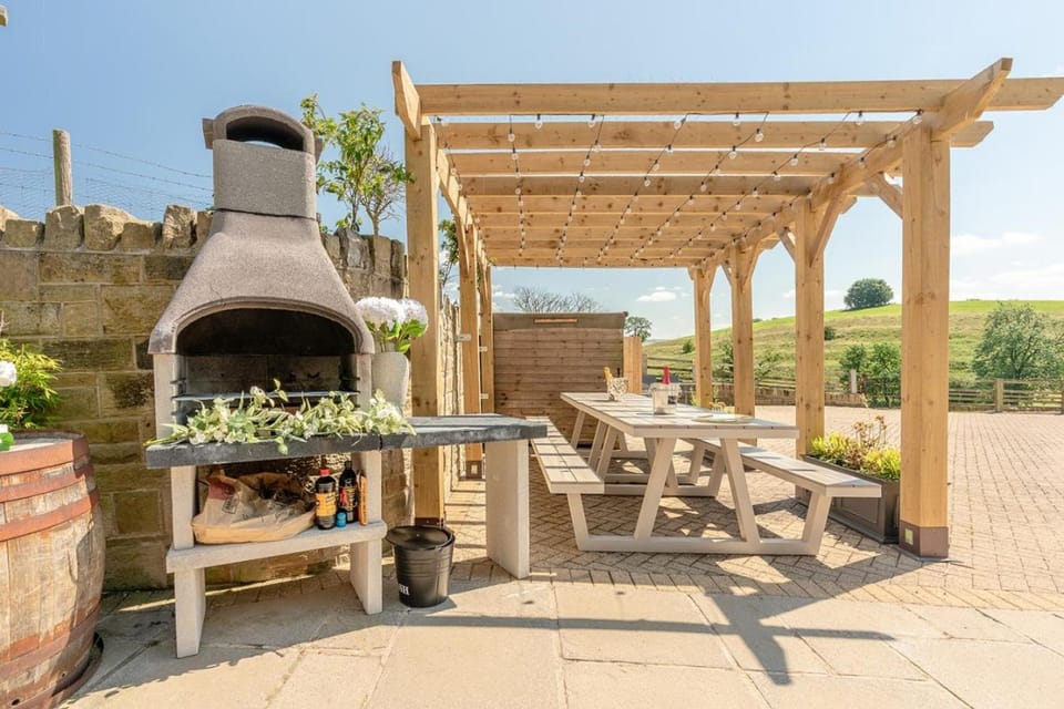 The Old School House with Hot Tub and Sleeps 16 House in Craven District
