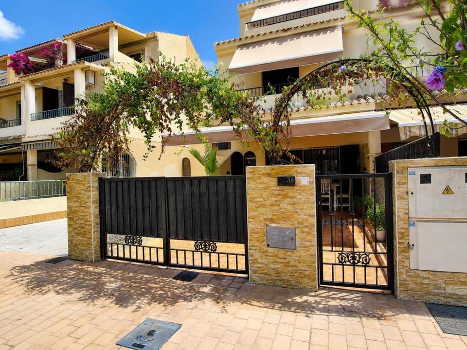 Property building, Day
