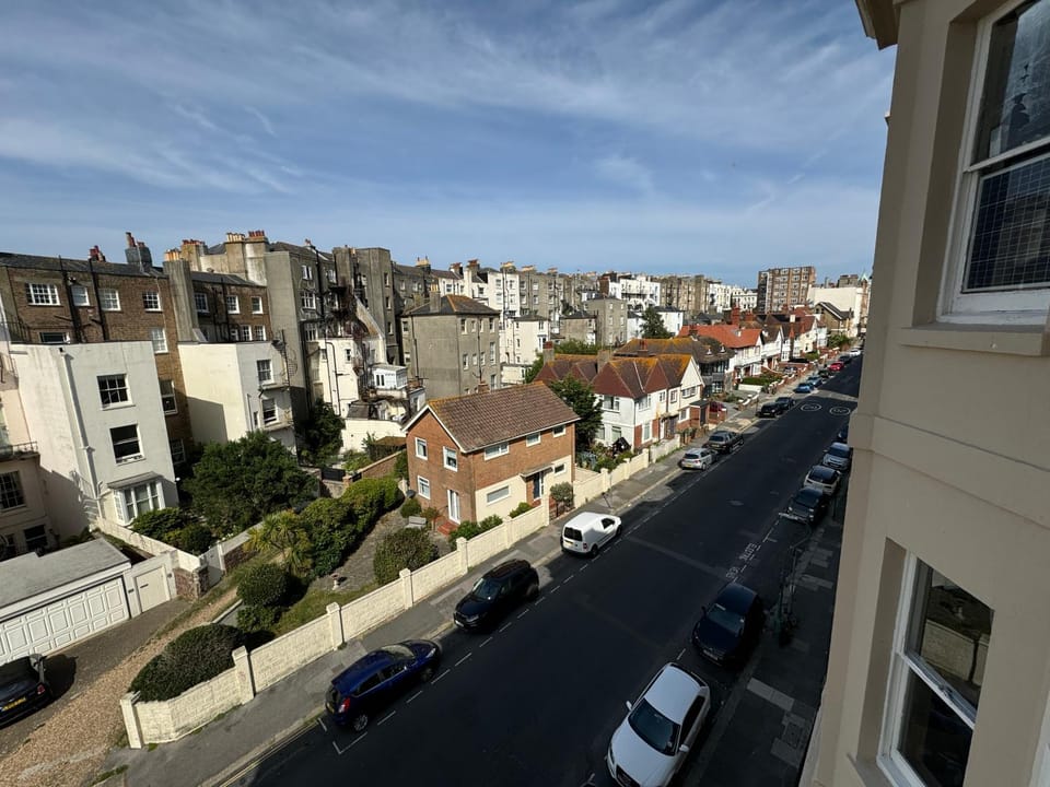 Double room in shared flat in Central Hove by the seafront Apartment in Hove