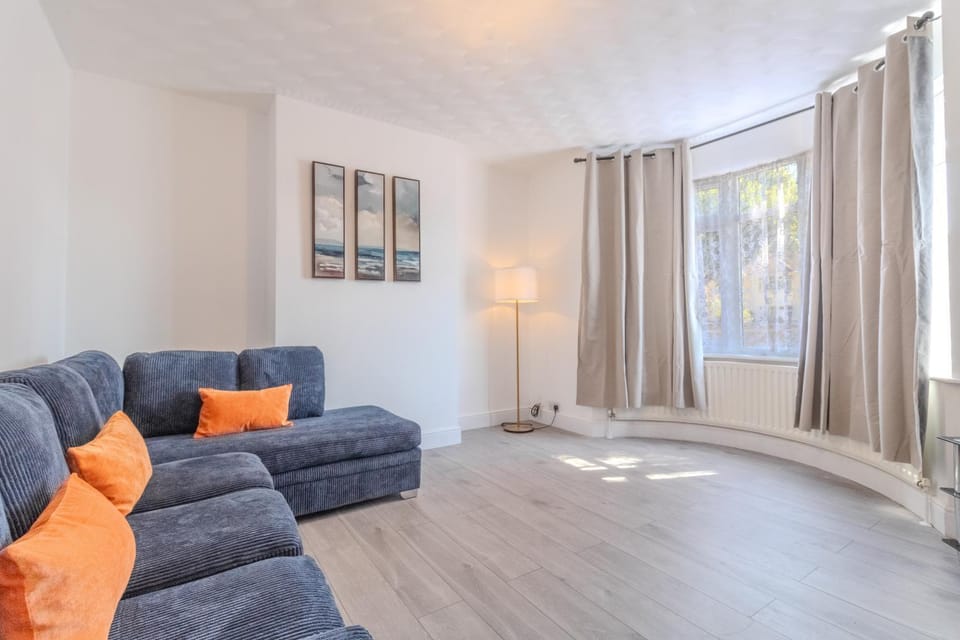 Living room, Photo of the whole room, Seating area