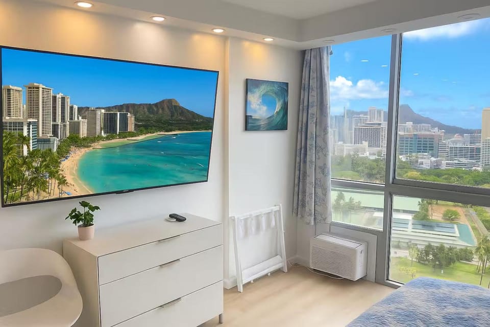 Oceanfront Aloha Luxe in Waikiki Apartment in McCully-Moiliili