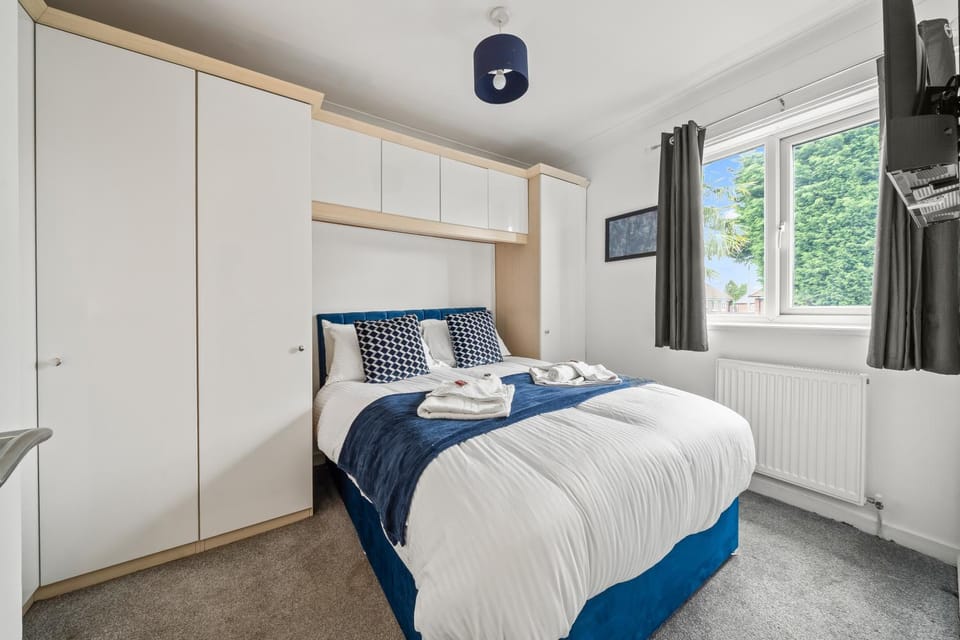 Bed, Photo of the whole room, Bedroom, wardrobe