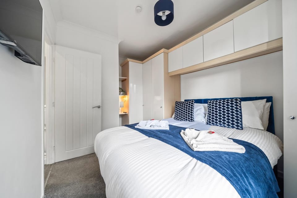 Bed, Photo of the whole room, Bedroom, towels, wardrobe