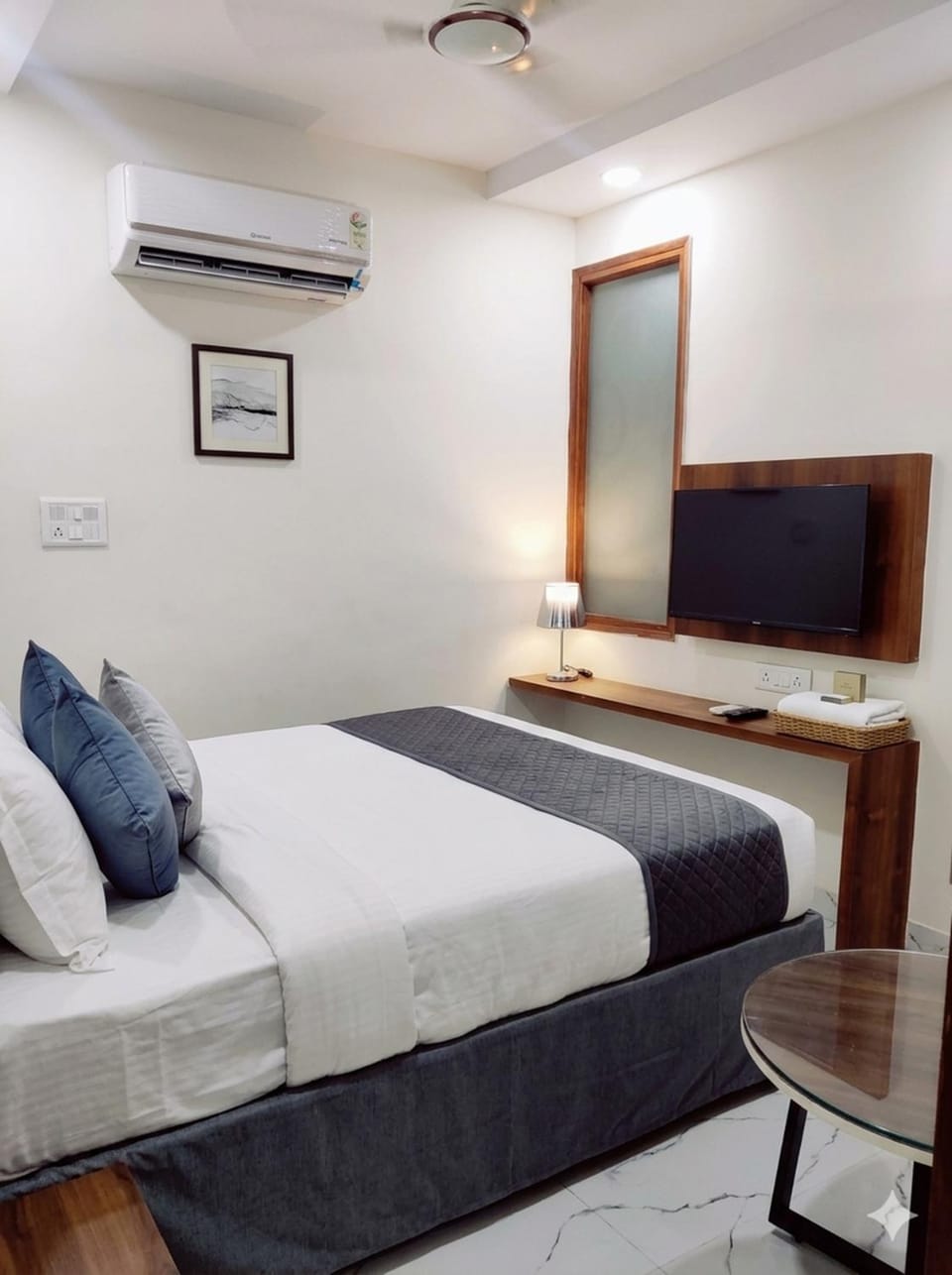 Bed, TV and multimedia, Photo of the whole room, Bedroom, air conditioner