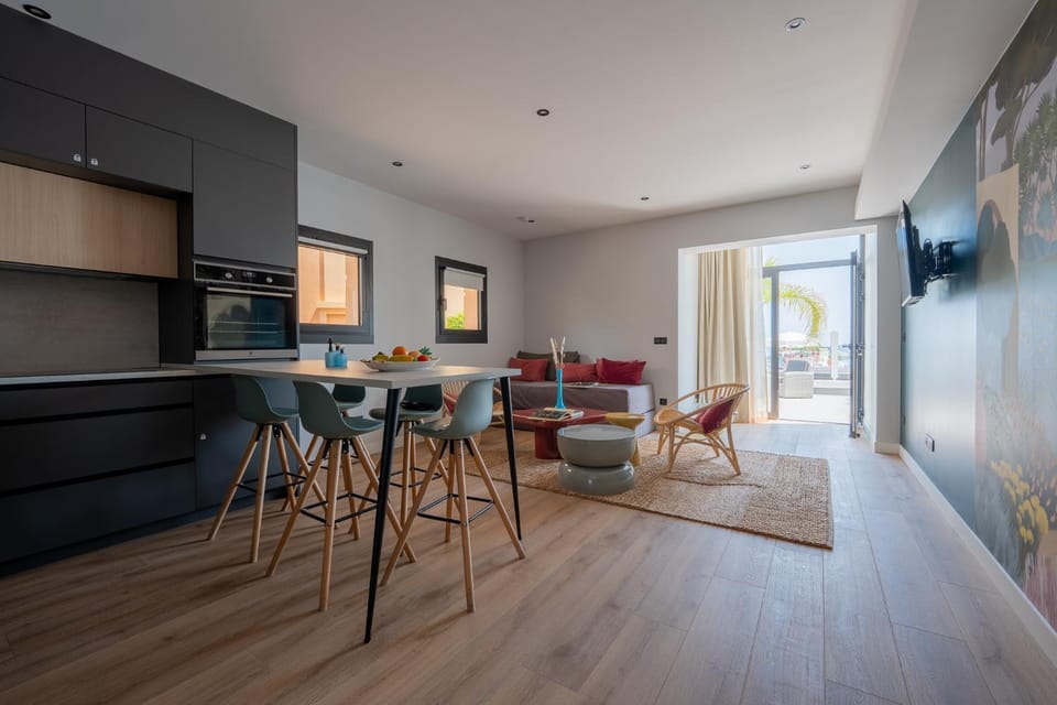 TV and multimedia, Kitchen or kitchenette, Living room, Seating area, Dining area, oven, pet friendly, stove